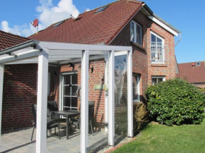Doppelhaushaelfte mit windgeschuetzter Terrasse